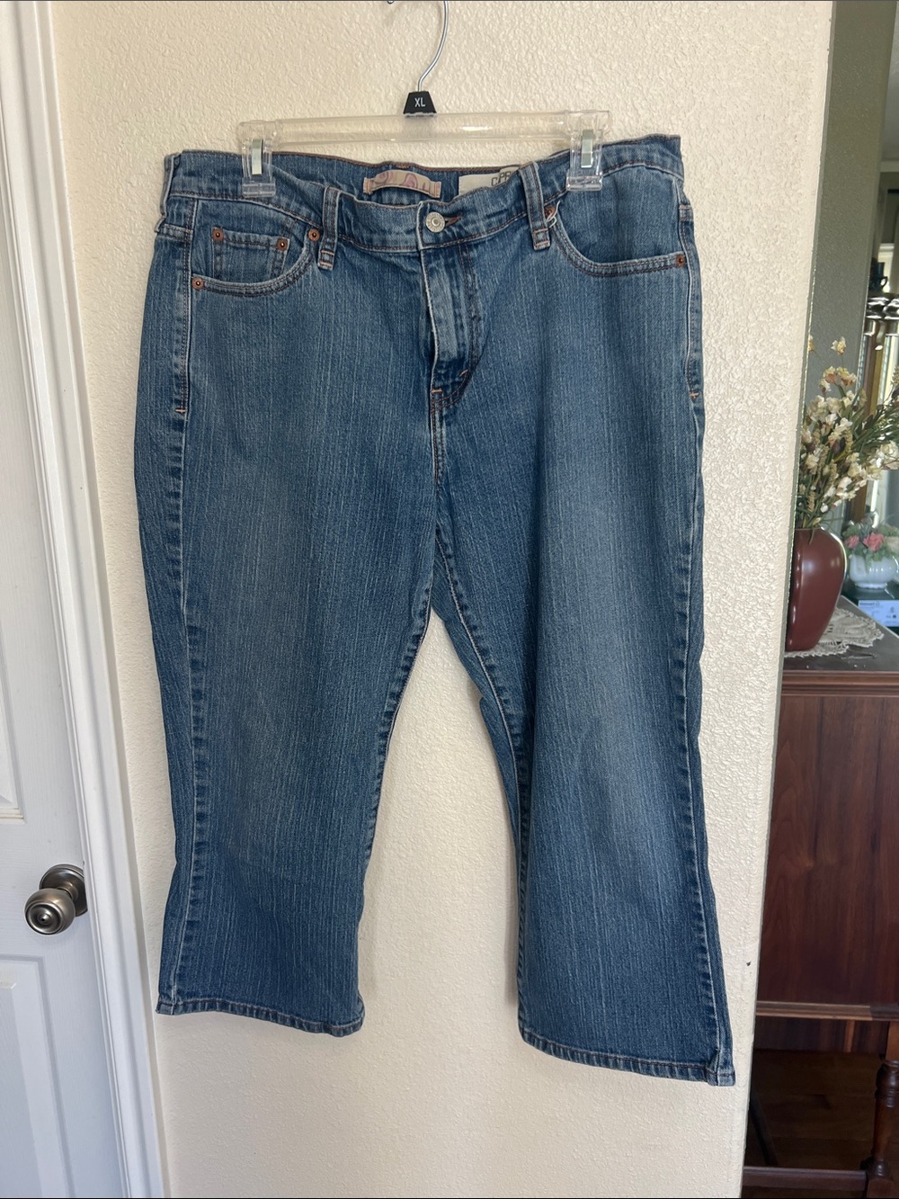 Levi's Women’s Medium Blue wide leg Capri Jeans